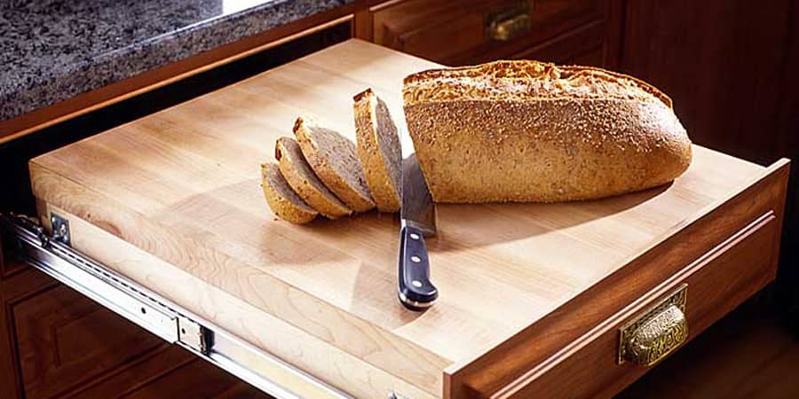 This image has an empty alt attribute; its file name is cuttingboard.jpg